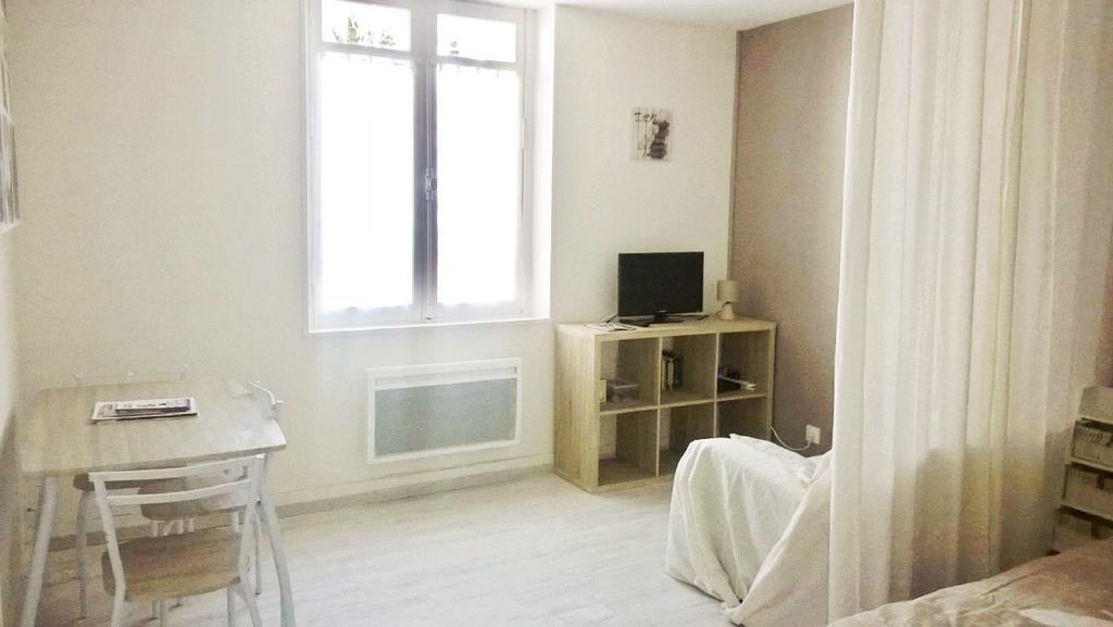 Locations Rives De Seugne - De Gaulle Apartment Jonzac Room photo