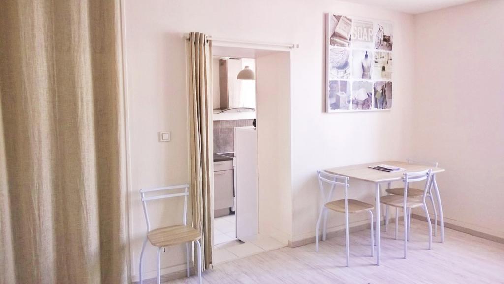Locations Rives De Seugne - De Gaulle Apartment Jonzac Room photo